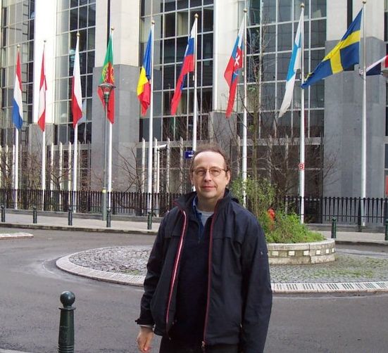 Photo Dr Les (Leslie) Sachs at EU Parliament - public domain image